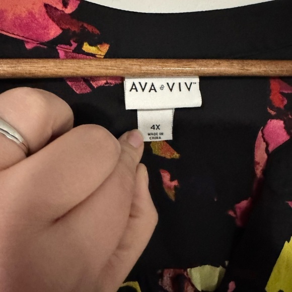Ava & Viv - Floral Floral Blouse - Picture 3 of 5